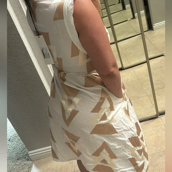 Coocu aether Elegant White and gold Dress - Picture 3 of 7